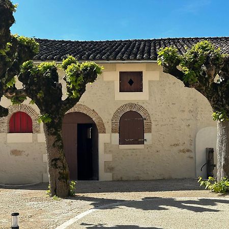 Domaine De L'Ecorcerie Hotell Fontaine-le-Comte Exteriör bild