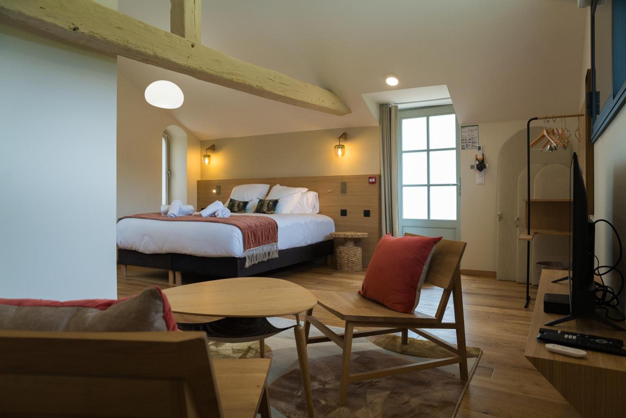 Domaine De L'Ecorcerie Hotell Fontaine-le-Comte Exteriör bild