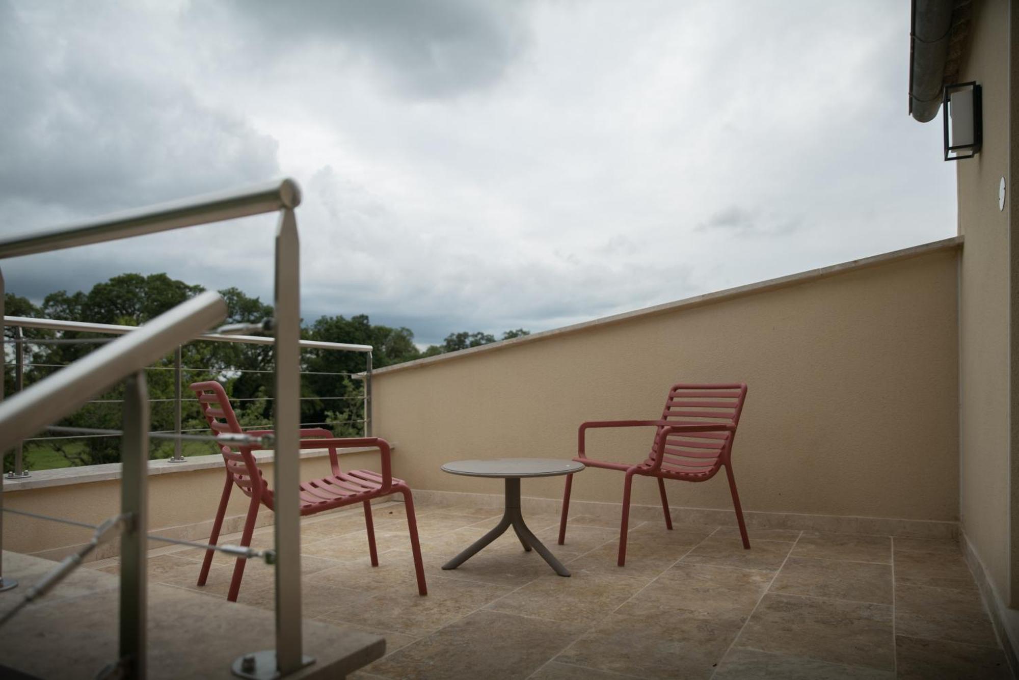 Domaine De L'Ecorcerie Hotell Fontaine-le-Comte Exteriör bild