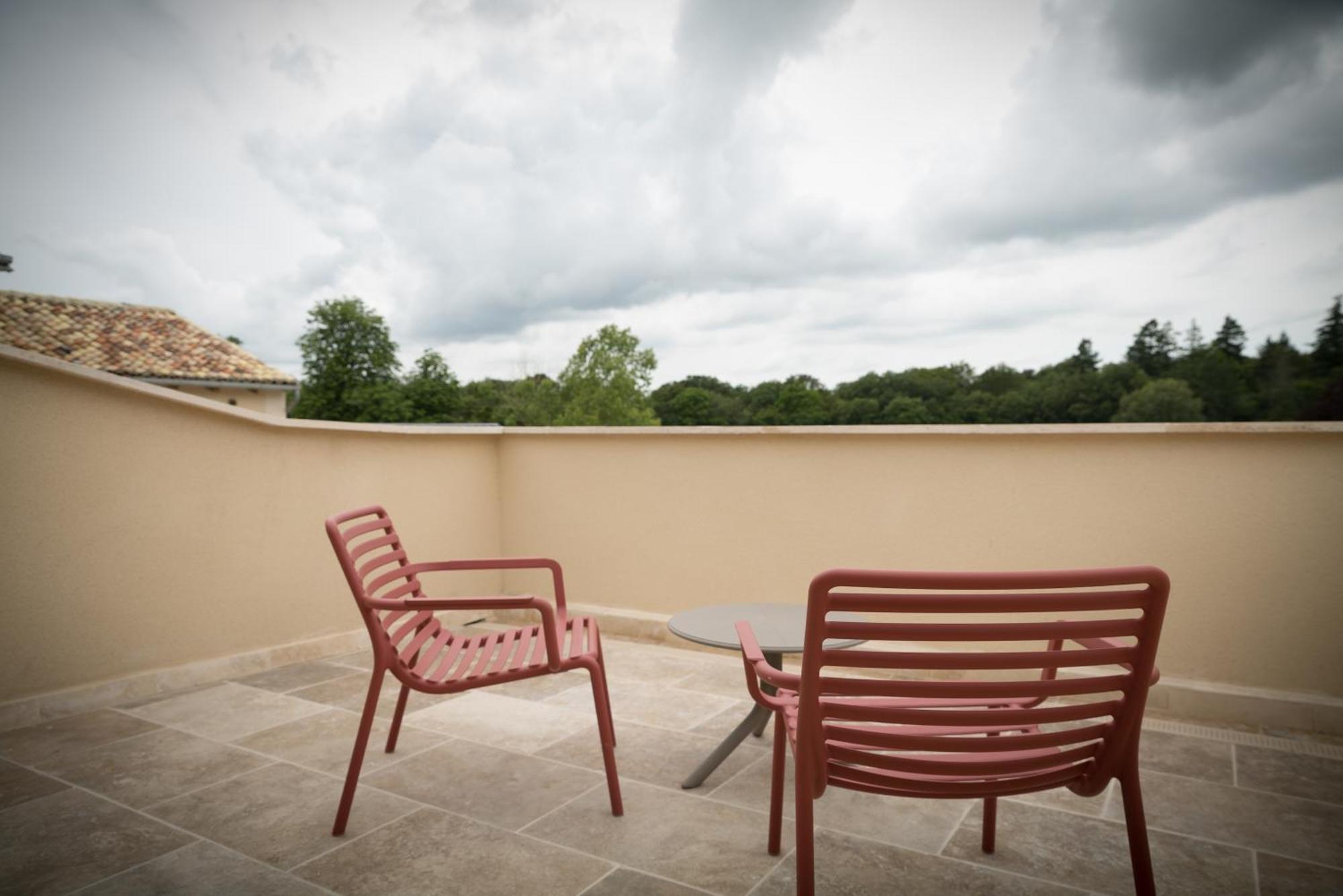 Domaine De L'Ecorcerie Hotell Fontaine-le-Comte Exteriör bild
