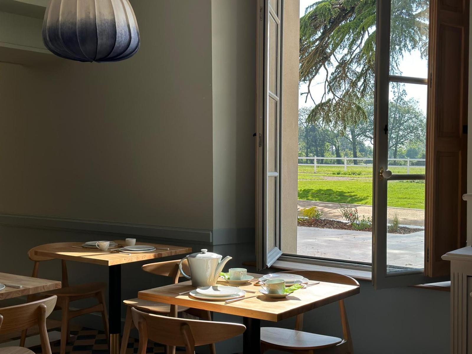 Domaine De L'Ecorcerie Hotell Fontaine-le-Comte Exteriör bild