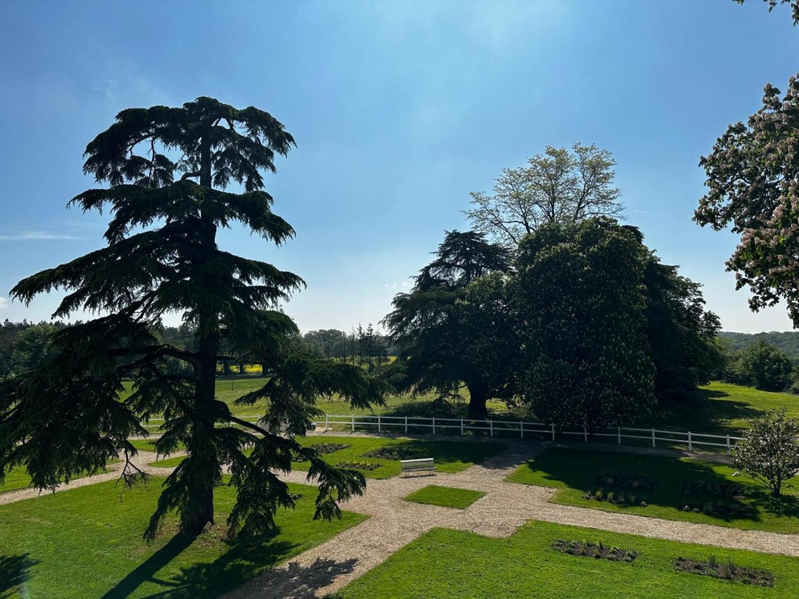 Domaine De L'Ecorcerie Hotell Fontaine-le-Comte Exteriör bild