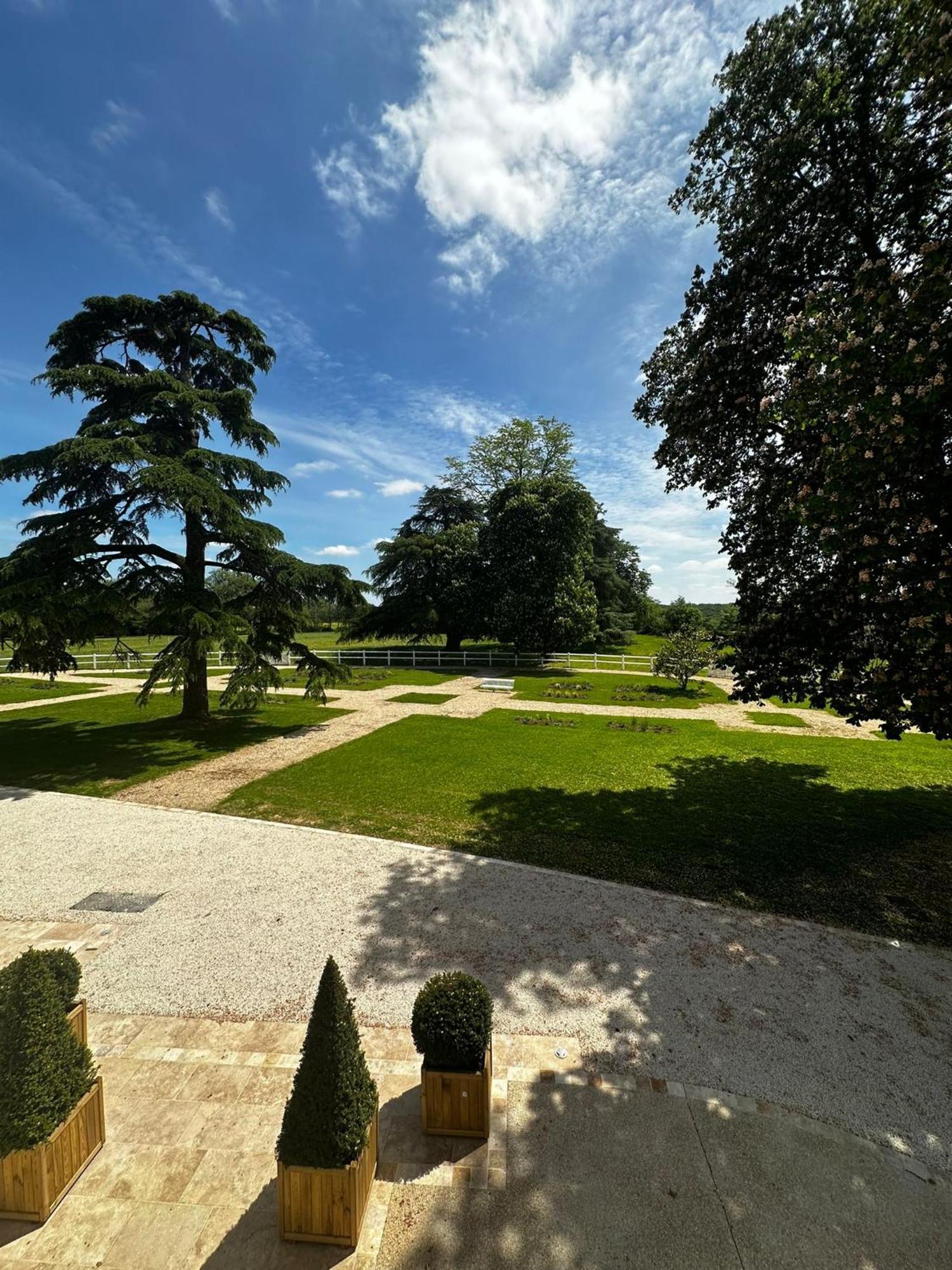 Domaine De L'Ecorcerie Hotell Fontaine-le-Comte Exteriör bild