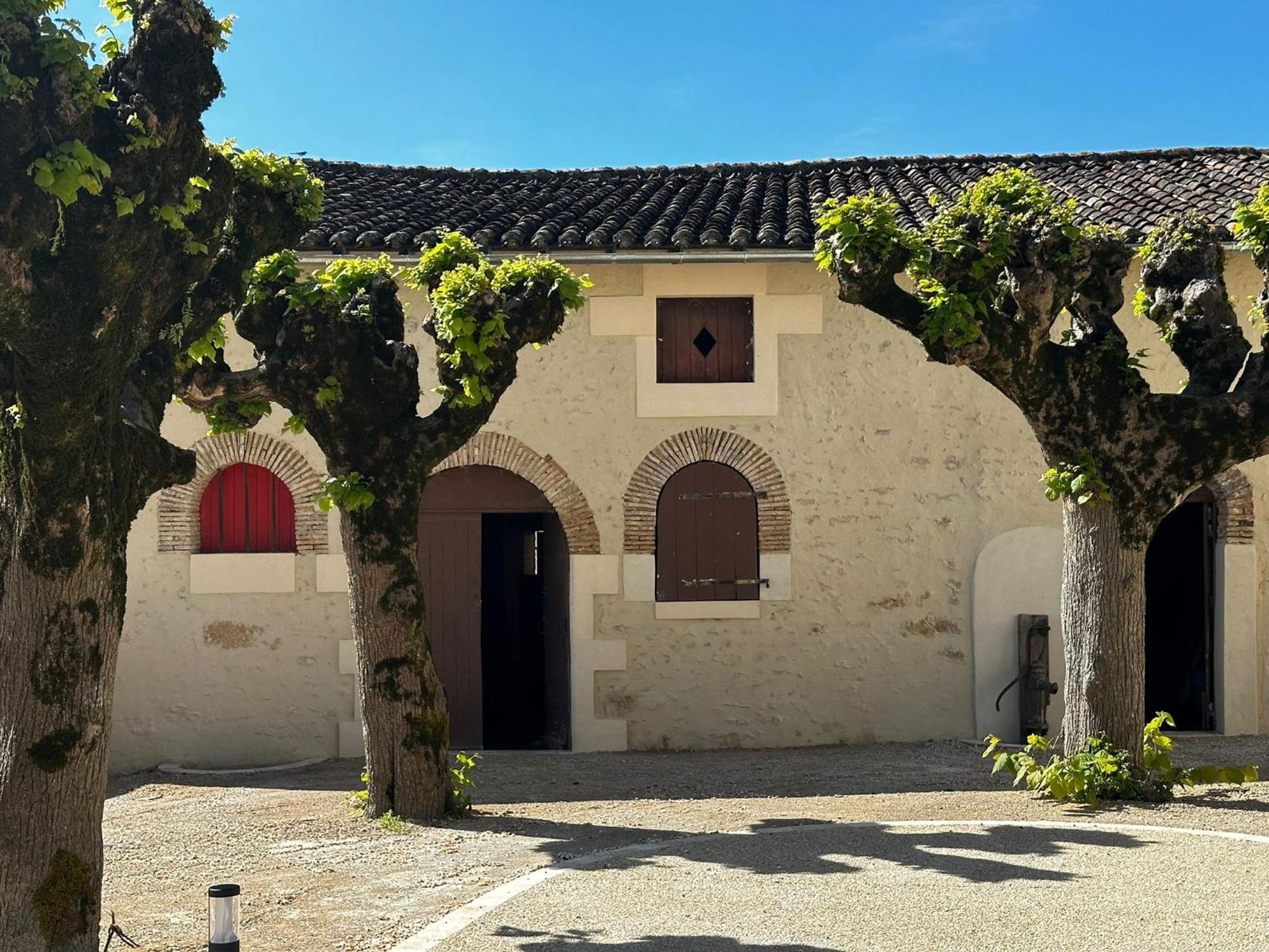 Domaine De L'Ecorcerie Hotell Fontaine-le-Comte Exteriör bild