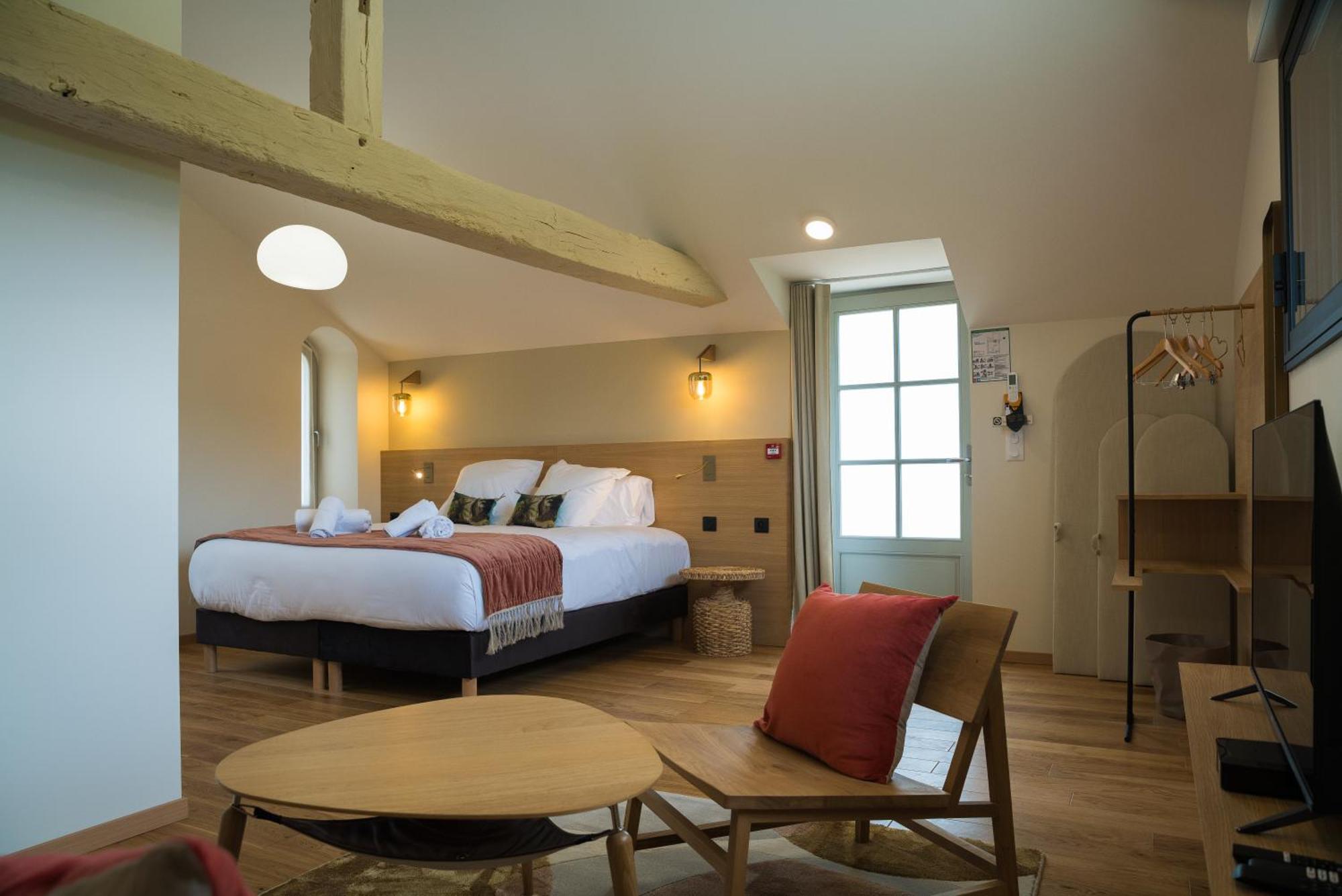Domaine De L'Ecorcerie Hotell Fontaine-le-Comte Exteriör bild