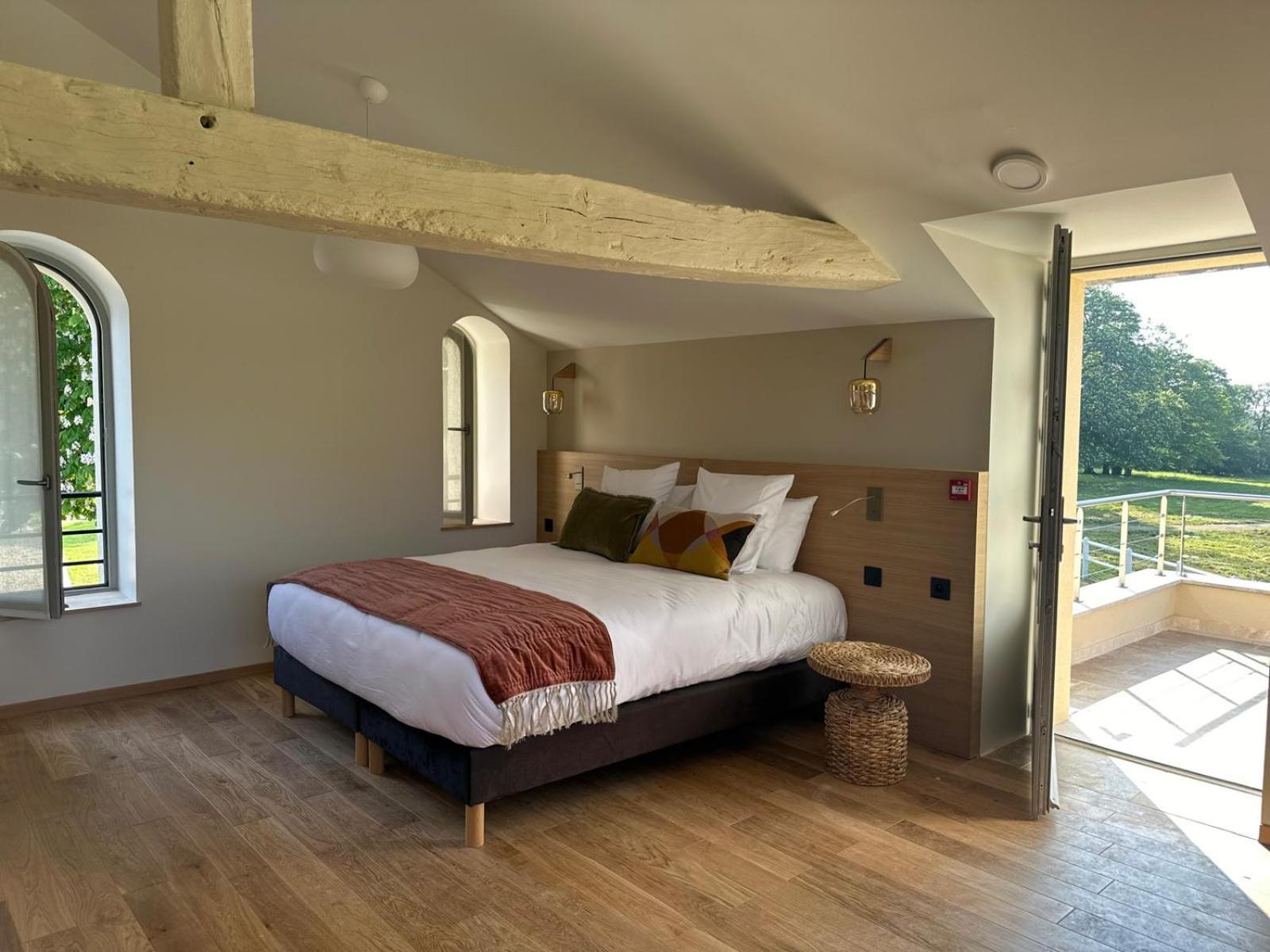 Domaine De L'Ecorcerie Hotell Fontaine-le-Comte Exteriör bild