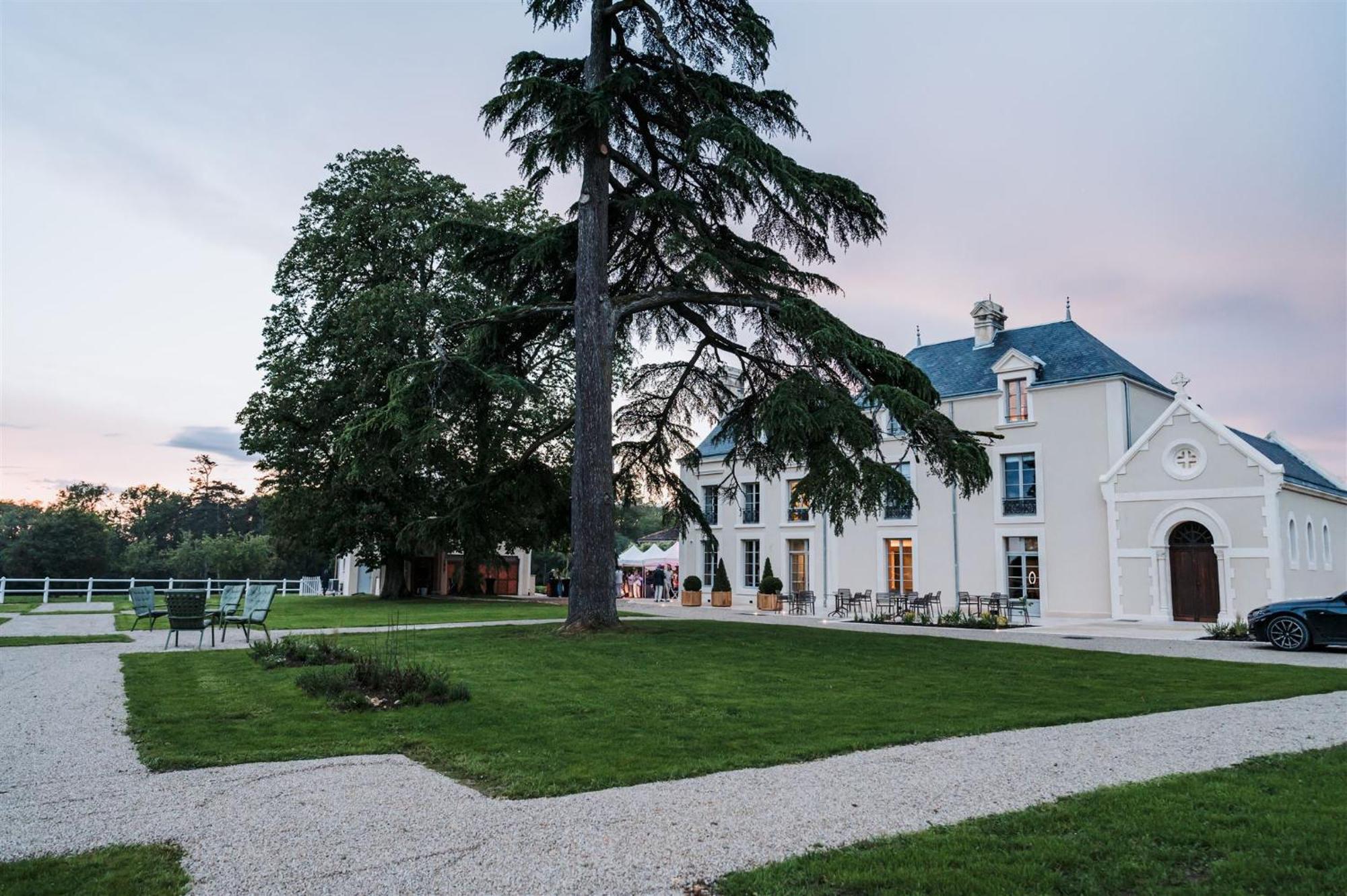 Domaine De L'Ecorcerie Hotell Fontaine-le-Comte Exteriör bild